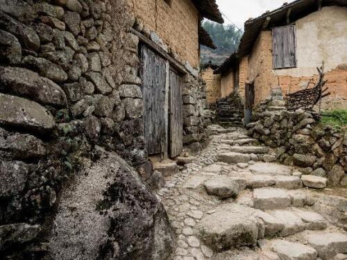 湖南整村搬迁补偿律师-2023年农村搬迁的补偿标准是什么