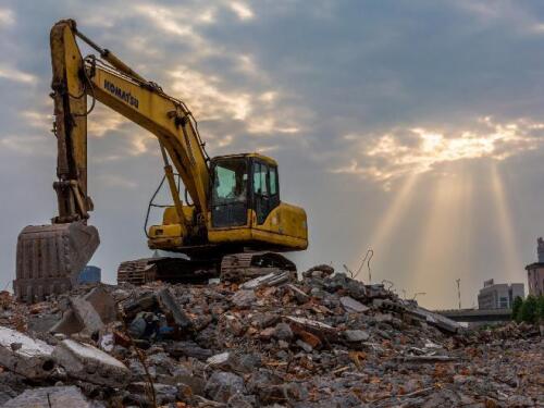 四川自建房拆迁不满意补偿征收方就以违建为由强制拆房了怎么办