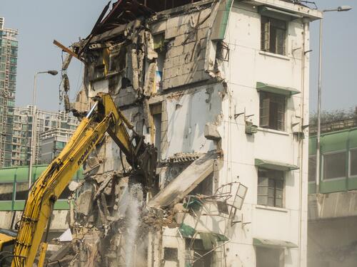 【胜诉故事】自住房被拆赔偿未定，冠领律师绝地翻盘认定拆除行为违法-1