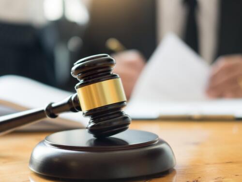 【胜诉故事】租住十年公房被强拆，补偿仅1万元，冠领律师代理三委托人起诉维权获胜-2