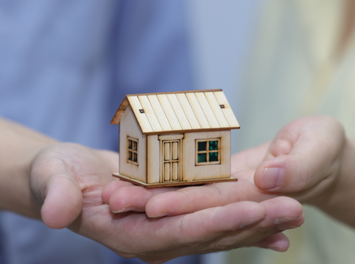 【胜诉故事】住建局失职致查封房屋过户难执行，冠领律师助夫妇维权获赔112万-1